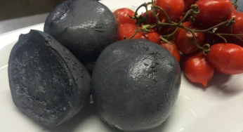 Scopriamo perchè la Mozzarella Nera, fa quasi paura ma è buonissima e fa anche bene!